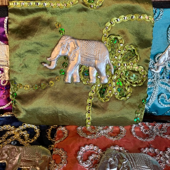 Small Embroidered Sequin Zipped Elephant Pouch (Several Colors Available) - Picture 10 of 11